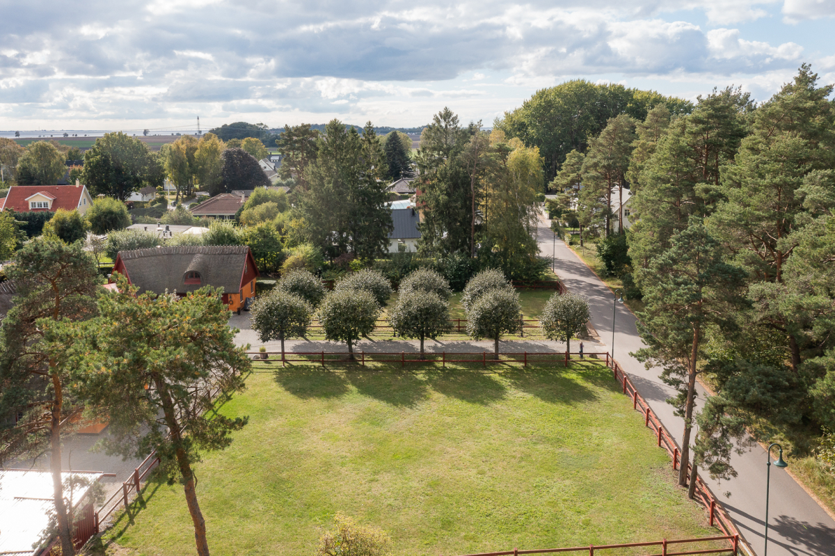 Fastigheten är i nedre del av bild. 