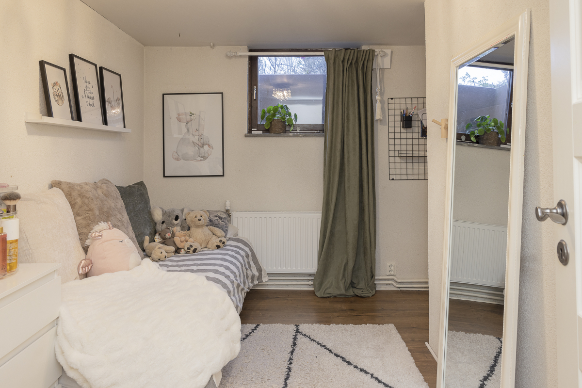 Sovrum 4, i källaren